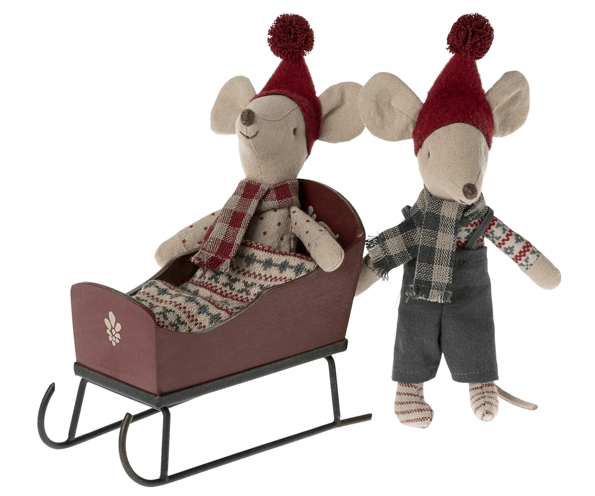 Maileg Sleigh, Mouse - Red - Caitly