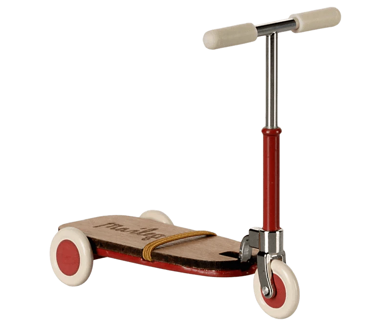 Maileg Kick board, Mouse - Red - Caitly