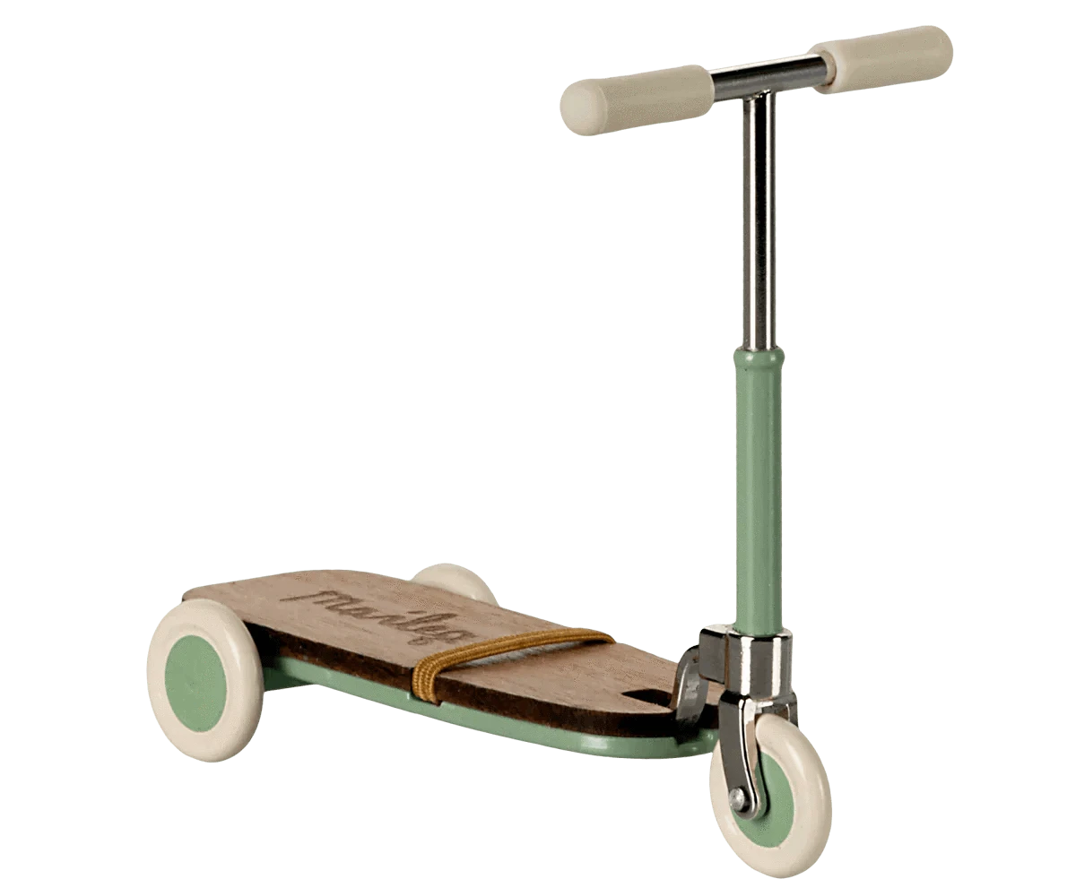 Maileg Kick board, Mouse - Mint - Caitly
