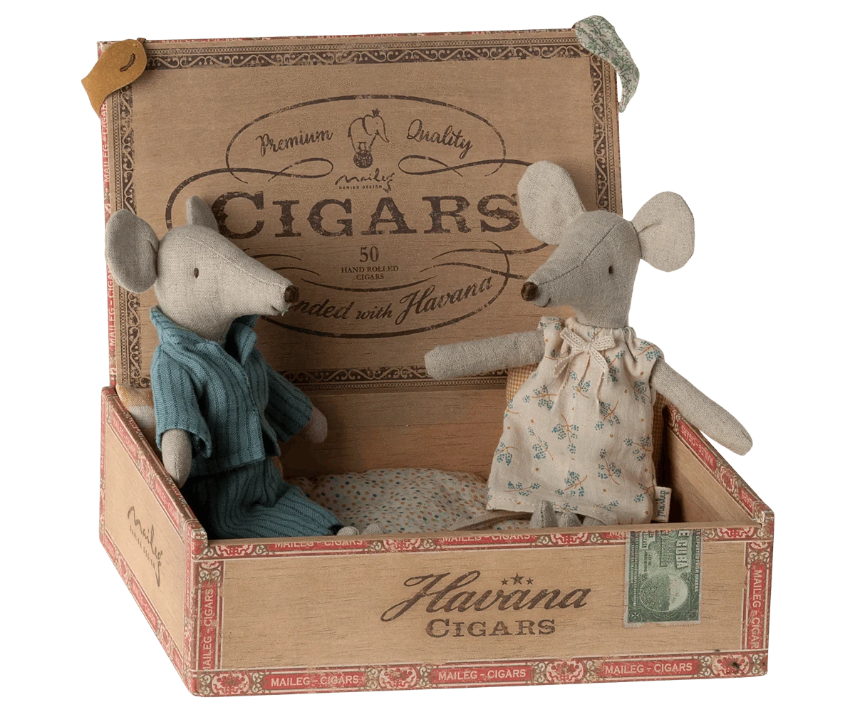 Maileg Mum & Dad in Cigar Box - Caitly