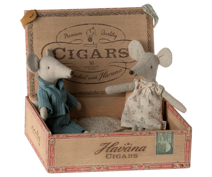 Maileg Mum & Dad in Cigar Box - Caitly