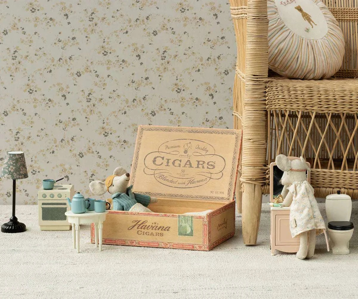 Maileg Mum & Dad in Cigar Box - Caitly