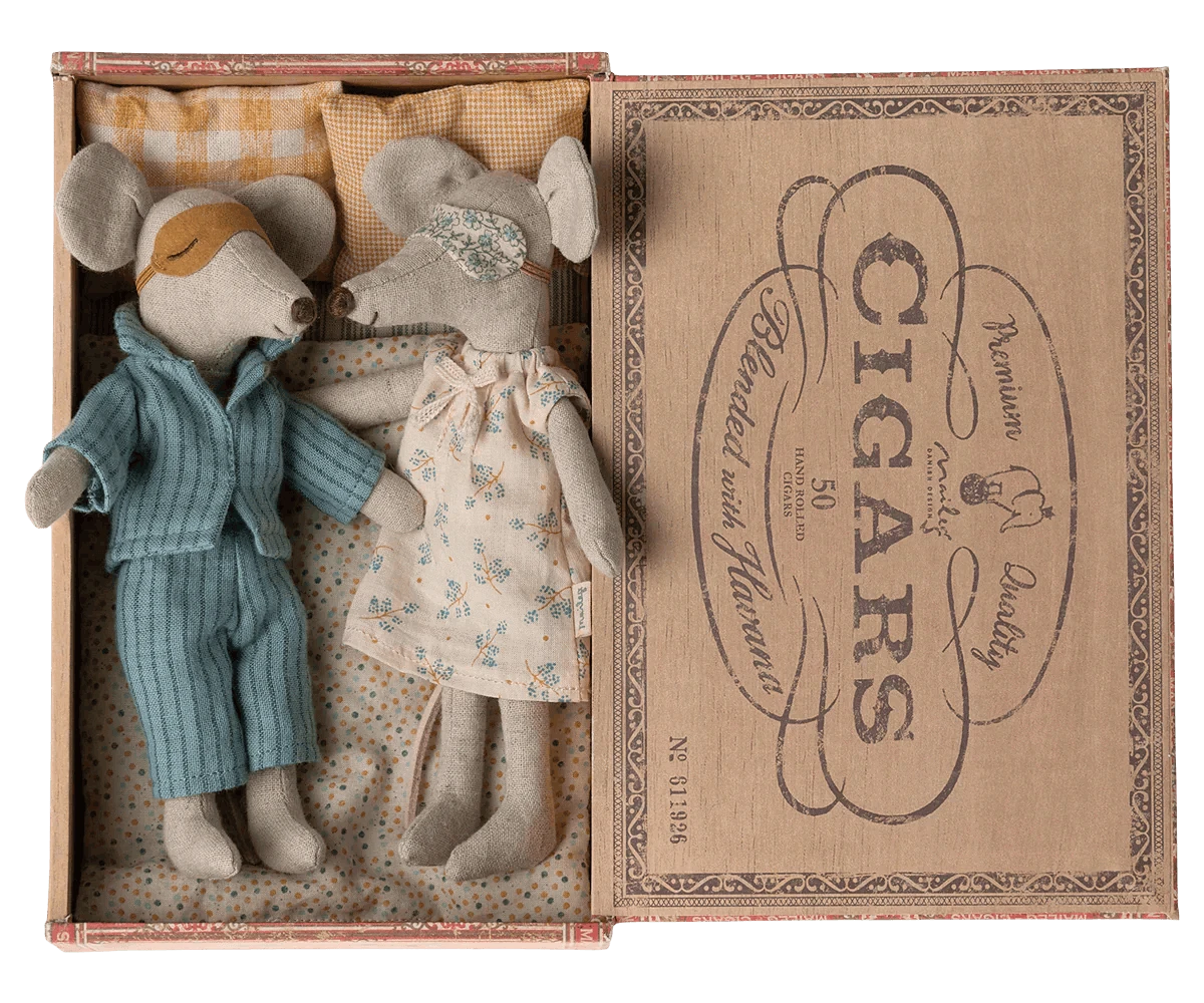 Maileg Mum & Dad in Cigar Box - Caitly