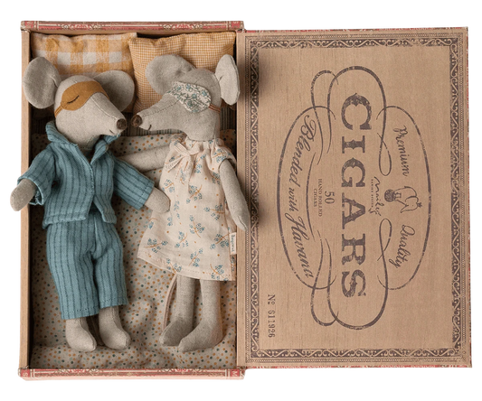 Maileg Mum & Dad in Cigar Box - Caitly