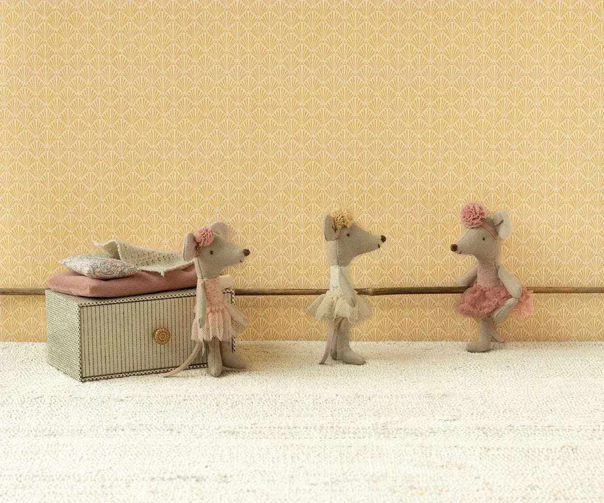 Dancing Mouse in Daybed, Little Sister - Caitly