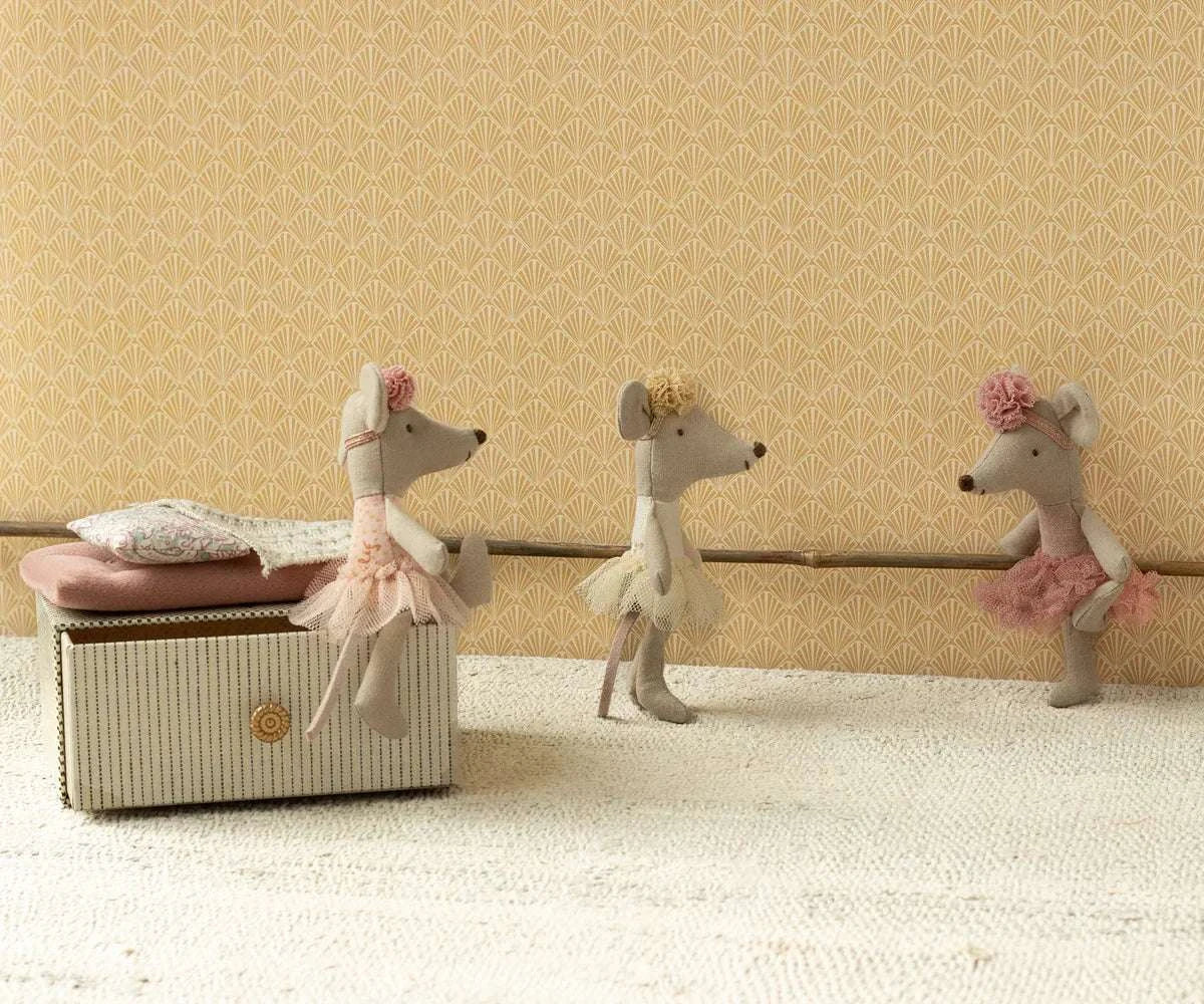 Maileg Ballerina Mouse, Little Sister - Off White - Caitly