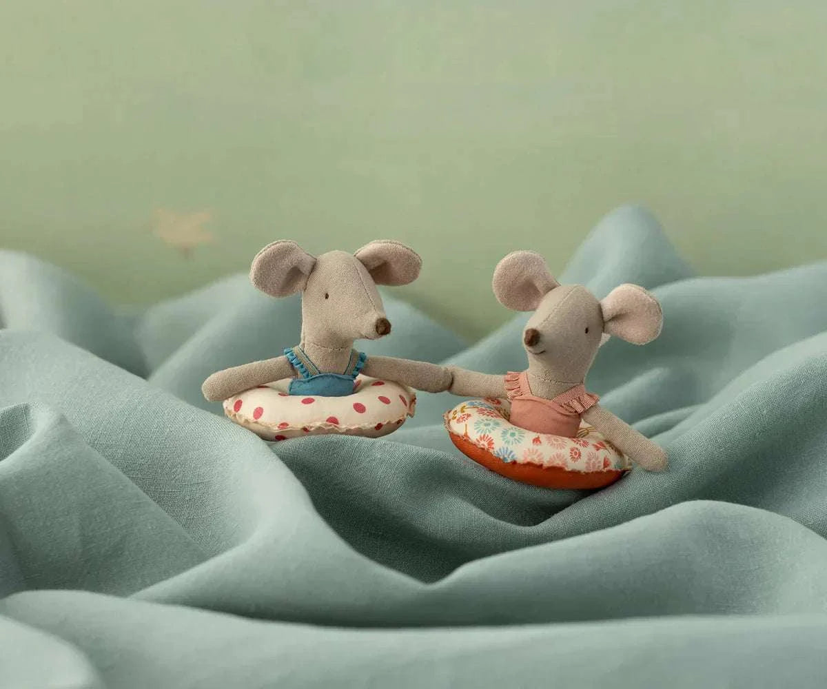 Maileg Beach mouse with float, Little sister - Red dot Jelly cat