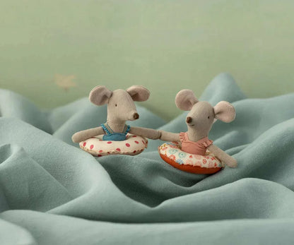 Maileg Beach mouse with float, Little sister - Red dot Jelly cat