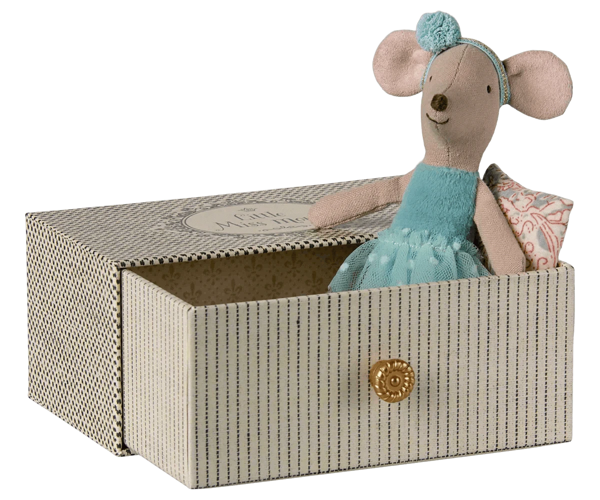 Maileg Dance mouse in daybed, Little sister - Blue - Caitly