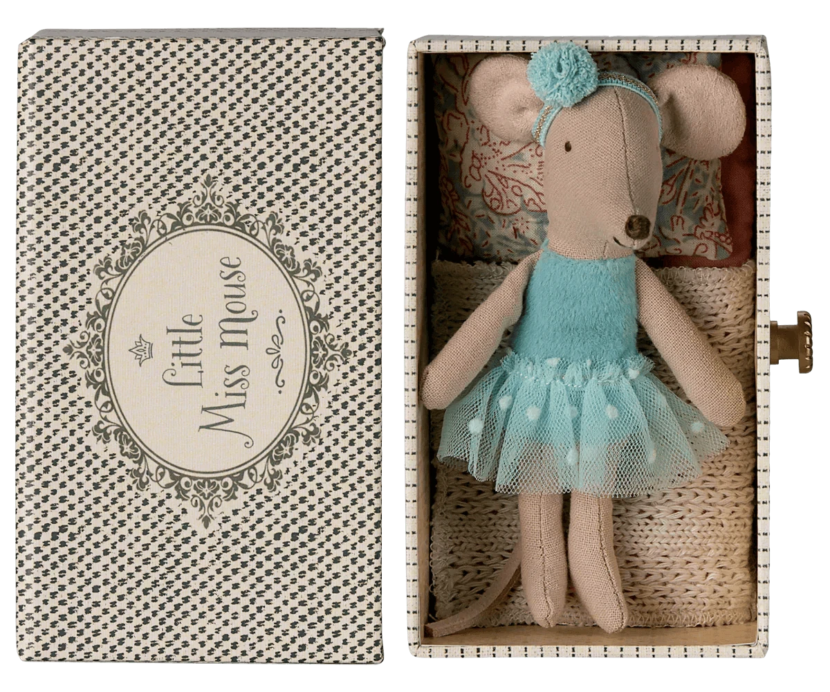Maileg Dance mouse in daybed, Little sister - Blue - Caitly
