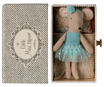 Maileg Dance mouse in daybed, Little sister - Blue - Caitly